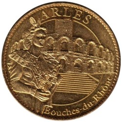 13- Arles - Les arènes et l'arlésienne - 2010