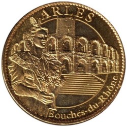 13- Arles - Les arènes et l'arlésienne - 2010